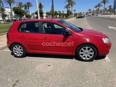 Usado VW Golf IV Highline 105 CV (77 kW) 2005 Rojo Berlina