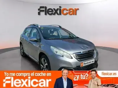 Usado Peugeot 2008 Allure 100 CV (73 kW) 2016 Gris SUV