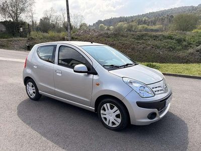 Usado Nissan Pixo Acenta 68 CV (50 kW) 2011 Gris Utilitario
