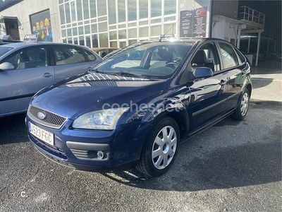 Begagnad Ford Focus Ghia 115 HK (84 kW) 2006 Blå Sedan