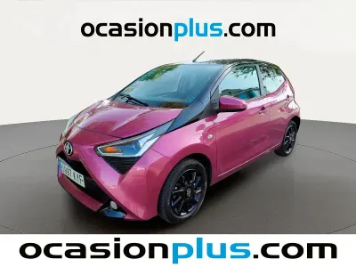 Usado Toyota Aygo X-play 72 CV (52 kW) 2019 Violeta Utilitario