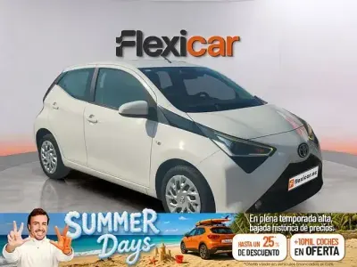 Usado Toyota Aygo X-cite 72 CV (52 kW) 2019 Blanco Utilitario