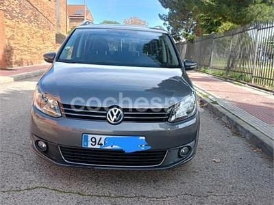 Usado VW Touran Advance 105 CV (77 kW) 2011 Granate Monovolumen