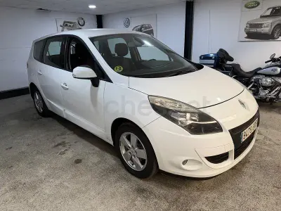 Usado Renault Grand Scénic II Dynamique 130 CV (95 kW) 2009 Blanco Monovolumen