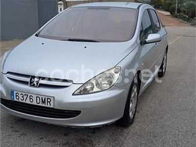 Usado Peugeot 307 90 CV (66 kW) 2005 Gris / plata Berlina