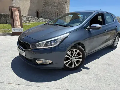 Usado Kia Ceed 100 CV (73 kW) 2014 Azul Utilitario