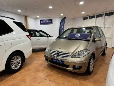 Usado Mercedes A180 Elegance 109 CV (80 kW) 2006 Beige Monovolumen