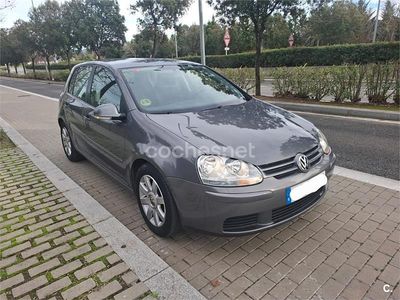 Usado VW Golf IV Sportline 102 CV (75 kW) 2005 Gris / plata Berlina
