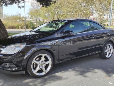 Usado Opel Astra Cabriolet Cosmo 150 HP (110 kW) 2010 Preto Cabrios