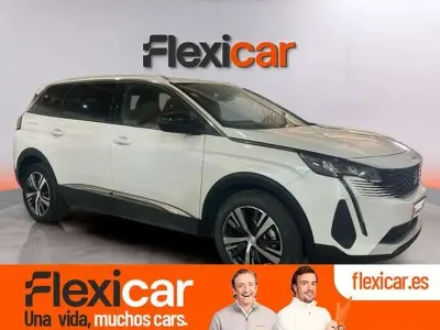 Usado Peugeot 5008 Allure 136 CV (100 kW) 2024 Blanco SUV