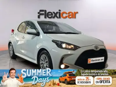 Usado Toyota Yaris Active 116 CV (85 kW) 2023 Blanco Utilitario