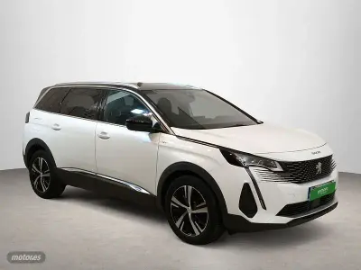 Usado Peugeot 5008 GT 130 CV (95 kW) 2023 Plateado SUV