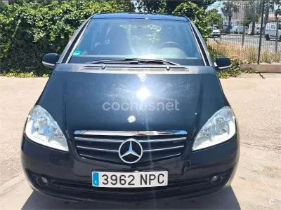 Usado Mercedes A180 109 CV (80 kW) 2012 Negro Utilitario