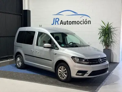 Usado VW Caddy Trendline 102 CV (75 kW) 2016 Gris / plata Monovolumen