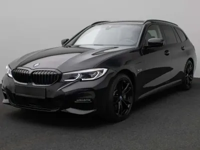 Usado BMW 330e Comfort Edition 292 CV (214 kW) 2022 Negro Familiar