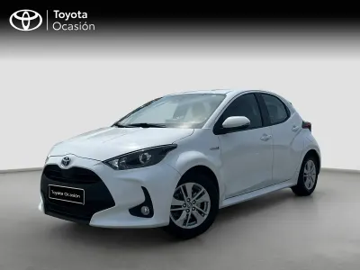 Usado Toyota Yaris Active 116 CV (85 kW) 2021 Blanco Utilitario