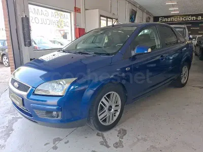 Usado Ford Focus Ghia 115 CV (84 kW) 2006 Azul Berlina