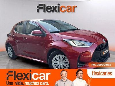 Usado Toyota Yaris Hybrid Active 116 CV (85 kW) 2023 Granate Berlina
