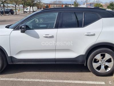 Begagnad Volvo XC40 Momentum 156 HK (114 kW) 2018 Vit SUV