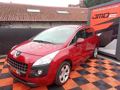 Usado Peugeot 3008 Premium 112 CV (82 kW) 2011 Granate Familiar
