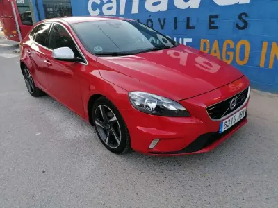 Usado Volvo V40 R-Design Kinetic 114 CV (83 kW) 2014 Rojo Utilitario
