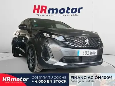 Usado Peugeot 3008 Allure 131 CV (96 kW) 2023 Gris SUV