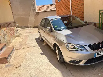 Usado Seat Toledo Ecomotive 105 CV (77 kW) 2013 Beige Utilitario