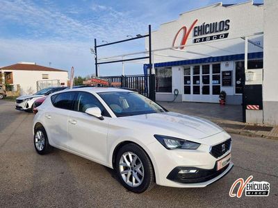 Usado Seat Leon Style 116 CV (85 kW) 2021 Blanco Utilitario