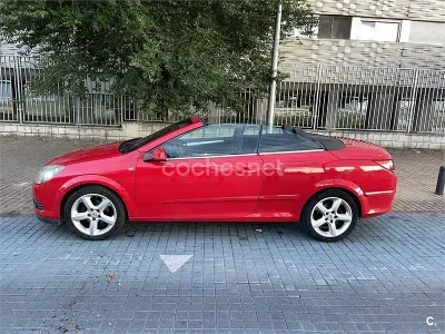 Używany Opel Astra Cabriolet Enjoy 105 KM (77 kW) 2007 Czerwony Kabriolet