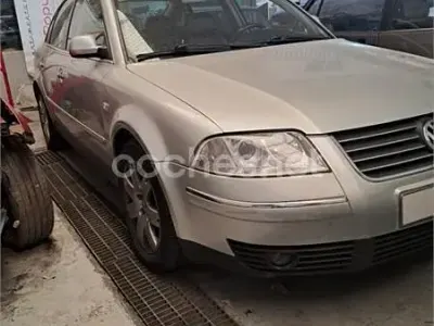 Usado VW Passat Highline 193 CV (141 kW) 2000 Gris / plata Berlina