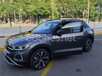 Usado VW T-Roc 150 CV (110 kW) 2025 Gris / plata SUV