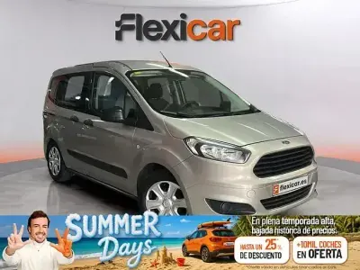 Usado Ford Tourneo Courier Ambiente 100 CV (73 kW) 2015 Gris Monovolumen
