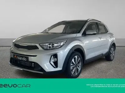 Usado Kia Stonic 100 CV (73 kW) 2025 Plateado SUV