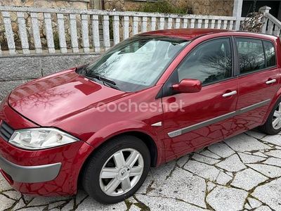 Usado Renault Mégane II Dynamique 130 CV (95 kW) 2005 Rojo Berlina