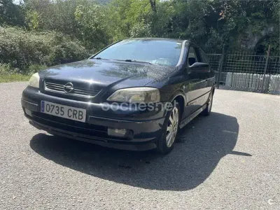 Usado Opel Astra Sport 100 CV (73 kW) 2003 Negro Berlina