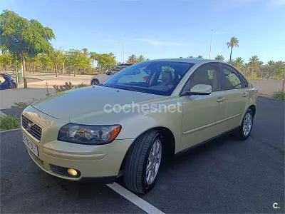Usado Volvo S40 Summum 170 CV (125 kW) 2005 Beige Berlina