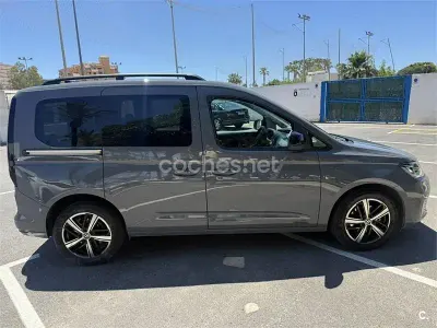 Usado VW Caddy 122 CV (89 kW) 2023 Gris / plata Monovolumen