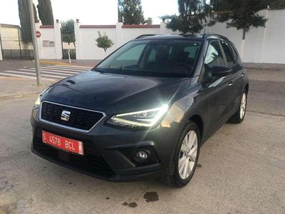Usado Seat Arona Ecomotive 116 CV (85 kW) 2018 Gris SUV