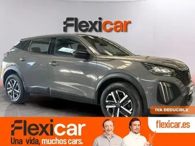 Usado Peugeot 2008 Active 100 CV (73 kW) 2023 Gris SUV