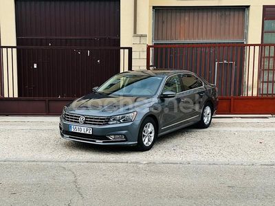 Usado VW Passat Sportline 180 CV (132 kW) 2017 Gris / plata Berlina