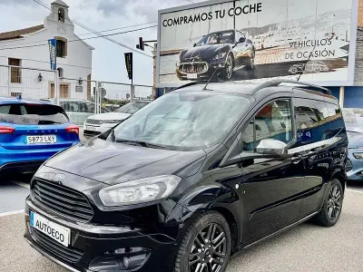 Usado Ford Tourneo Courier Trend 100 CV (73 kW) 2018 Negro Monovolumen