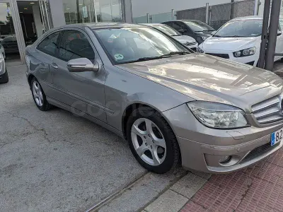 Usado Mercedes CLC220 150 CV (110 kW) 2009 Beige Utilitario
