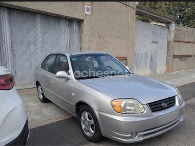 Usado Hyundai Accent GLS 105 CV (77 kW) 2003 Gris / plata Berlina