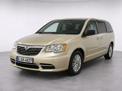Usado Lancia Voyager Silver 177 CV (130 kW) 2014 Beige Monovolumen