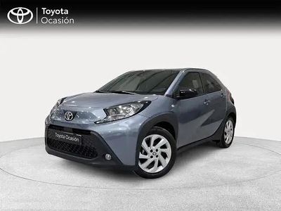 Usado Toyota Aygo X Play 72 CV (52 kW) 2024 Gris / plata SUV