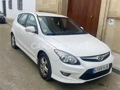 Käytetty Hyundai i30 Classic 90 HP (66 kW) 2012 Valkoinen Sedan
