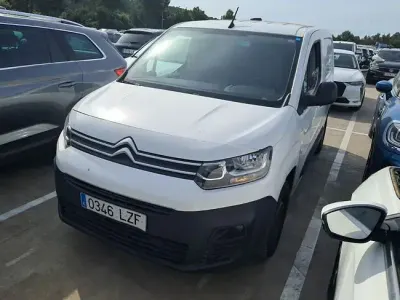 Usado Citroën Berlingo 100 CV (73 kW) 2022 Blanco Monovolumen