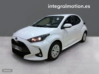 Usado Toyota Yaris Business Edition 69 CV (50 kW) 2022 Blanco Utilitario