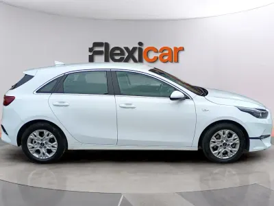 Usado Kia Ceed 136 CV (100 kW) 2023 Blanco Utilitario