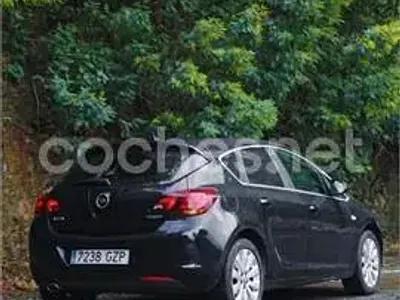 Usado Opel Astra Cosmo 140 CV (102 kW) 2010 Negro Berlina